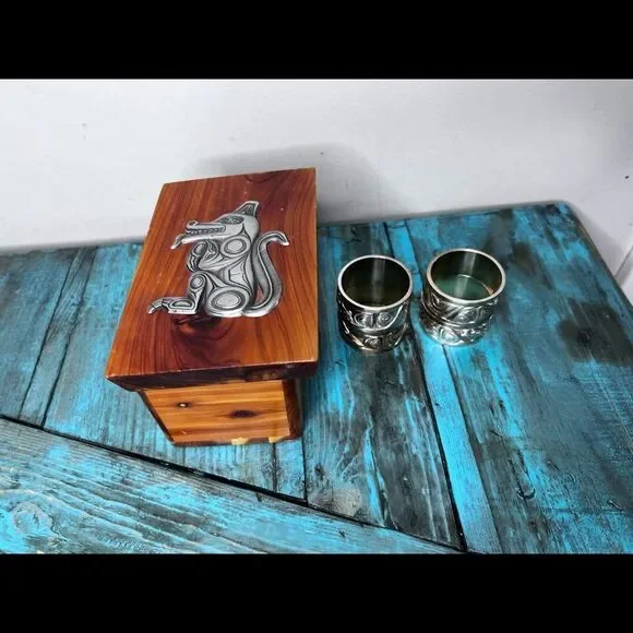 First Nations Vintage Boma Wolf Napkin Rings in cedar box - Picture 2 of 13